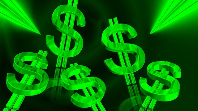 zelené znaky dolarů.jpg