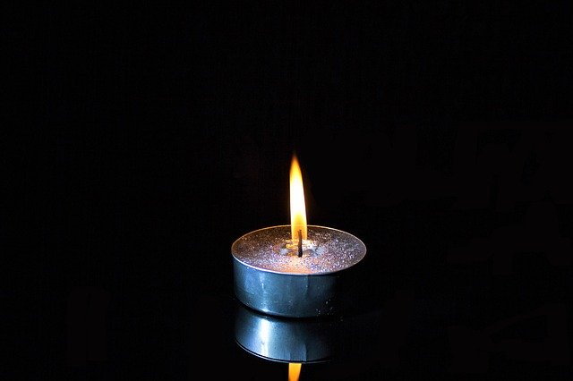 zapálená svíčka