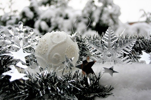 vánoční bílá ozdoba na stromeček